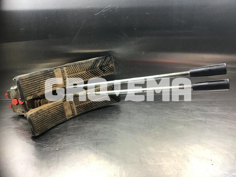 Liebherr Pilot Control Unit - Педаль: фото 3 Liebherr Pilot Control Unit - Педаль: фото 3