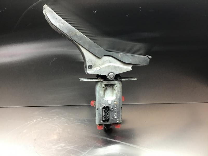 Педаль для Строительной техники Liebherr Pilot Control Unit: фото 1