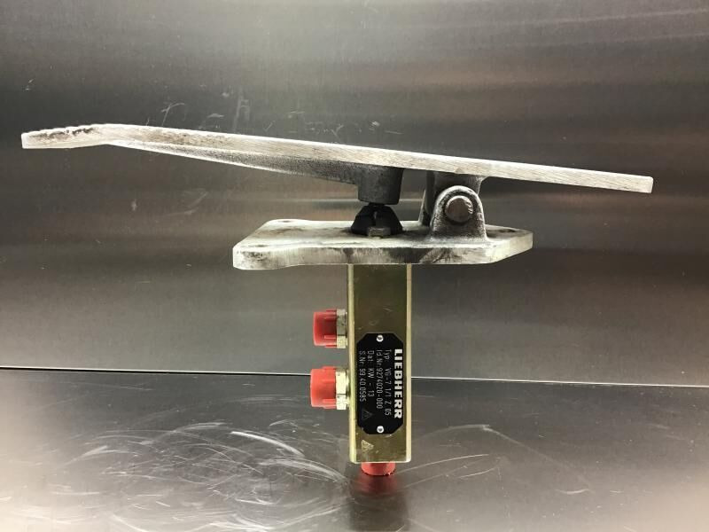 Liebherr Pilot Control Unit - Педаль: фото 3 Liebherr Pilot Control Unit - Педаль: фото 3