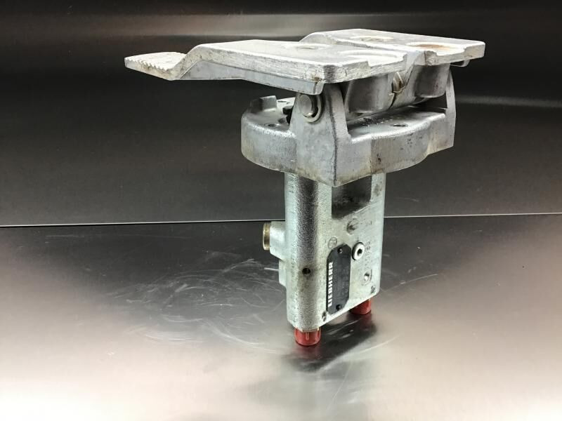 Liebherr Pilot Control Unit - Педаль: фото 2 Liebherr Pilot Control Unit - Педаль: фото 2