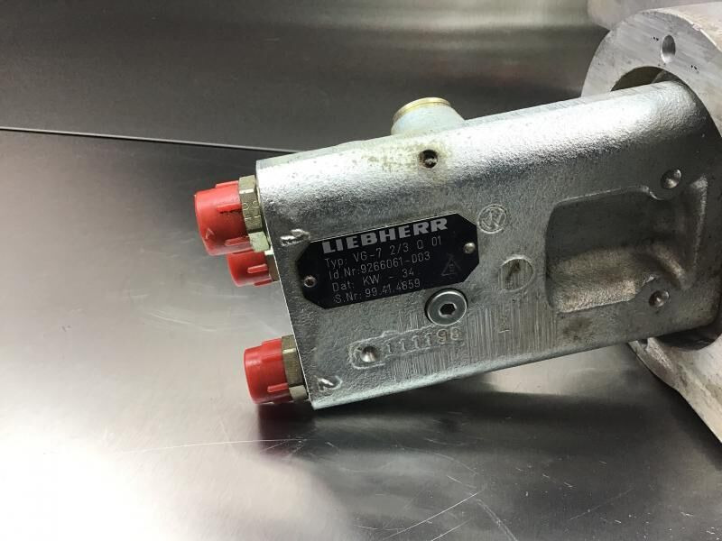 Liebherr Pilot Control Unit - Педаль: фото 3 Liebherr Pilot Control Unit - Педаль: фото 3