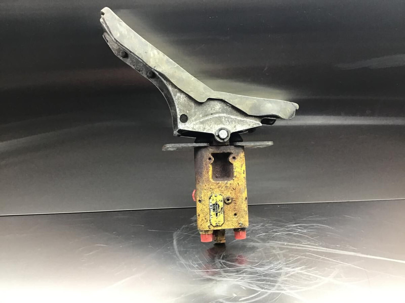 Liebherr Pilot Control Unit - Педаль: фото 1 Liebherr Pilot Control Unit - Педаль: фото 1