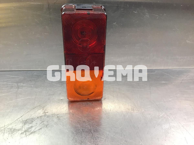 Liebherr R900 Li - Задний фонарь: фото 1 Liebherr R900 Li - Задний фонарь: фото 1