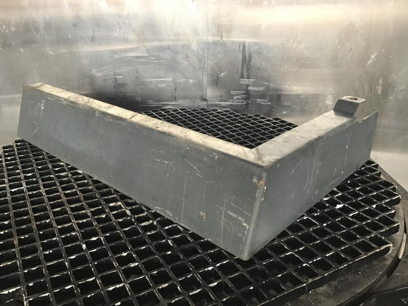 Liebherr R924 - Бампер: фото 1 Liebherr R924 - Бампер: фото 1