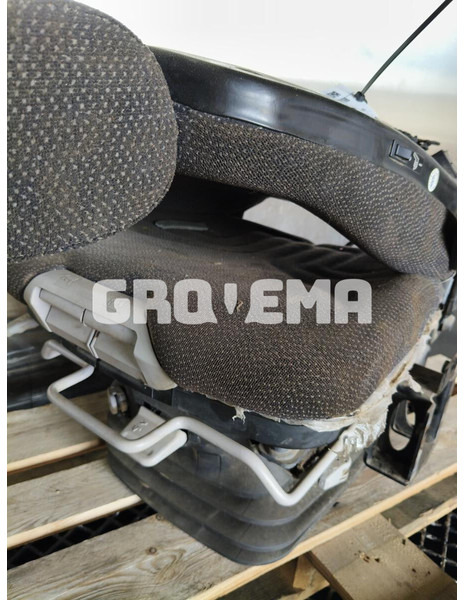 Liebherr R926 COMP - Сиденье: фото 3 Liebherr R926 COMP - Сиденье: фото 3