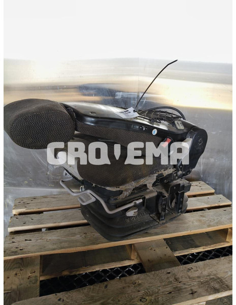 Liebherr R926 COMP - Сиденье: фото 1 Liebherr R926 COMP - Сиденье: фото 1