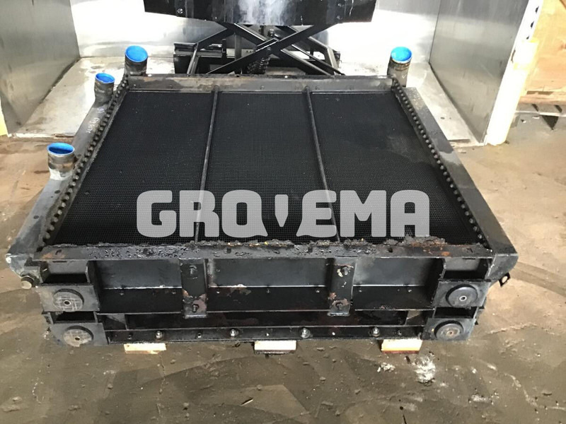 Liebherr Radiator - Радиатор: фото 1 Liebherr Radiator - Радиатор: фото 1