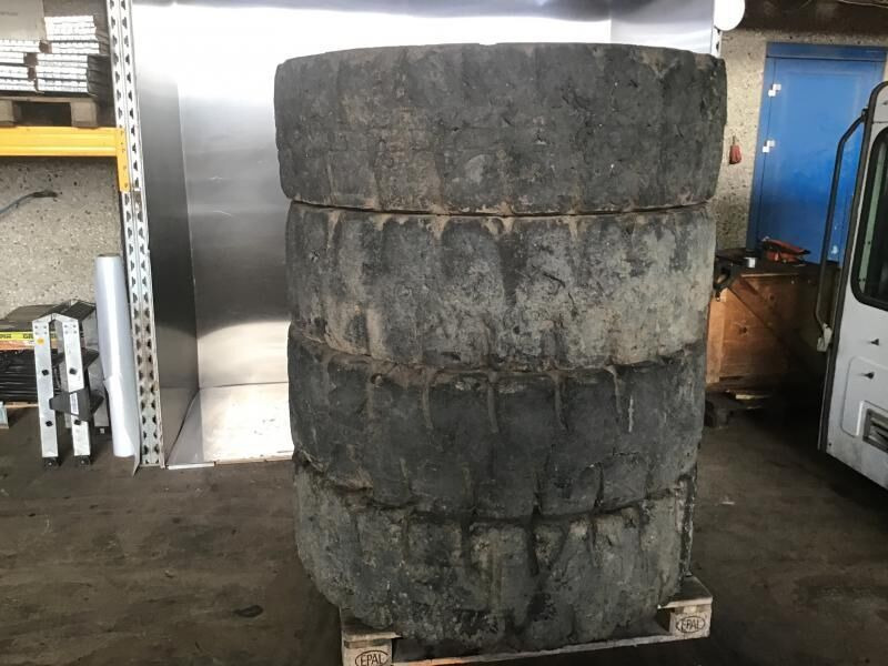 Liebherr Solid Tires 16.00/25 - Шина: фото 1 Liebherr Solid Tires 16.00/25 - Шина: фото 1