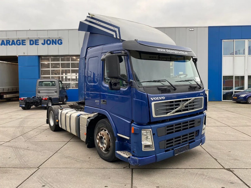 Volvo FM 300 Automatic / Euro 5 / 2x Tank - Тягач: фото 3 Volvo FM 300 Automatic / Euro 5 / 2x Tank - Тягач: фото 3