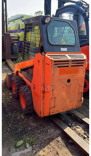 Bobcat S70 - Мини-погрузчик с бортовым поворотом: фото 3 Bobcat S70 - Мини-погрузчик с бортовым поворотом: фото 3