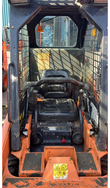 Bobcat S70 - Мини-погрузчик с бортовым поворотом: фото 4 Bobcat S70 - Мини-погрузчик с бортовым поворотом: фото 4