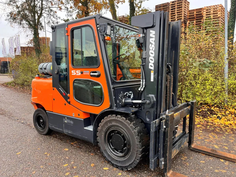 Doosan G55C-5 1593 HOURS - Газовый погрузчик: фото 5 Doosan G55C-5 1593 HOURS - Газовый погрузчик: фото 5