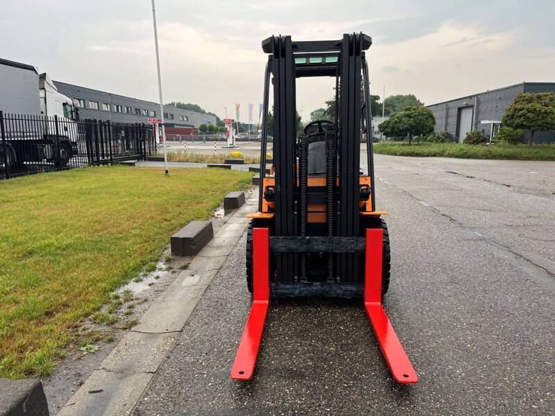 Hyundai 30D-7E - Дизельный погрузчик: фото 5 Hyundai 30D-7E - Дизельный погрузчик: фото 5