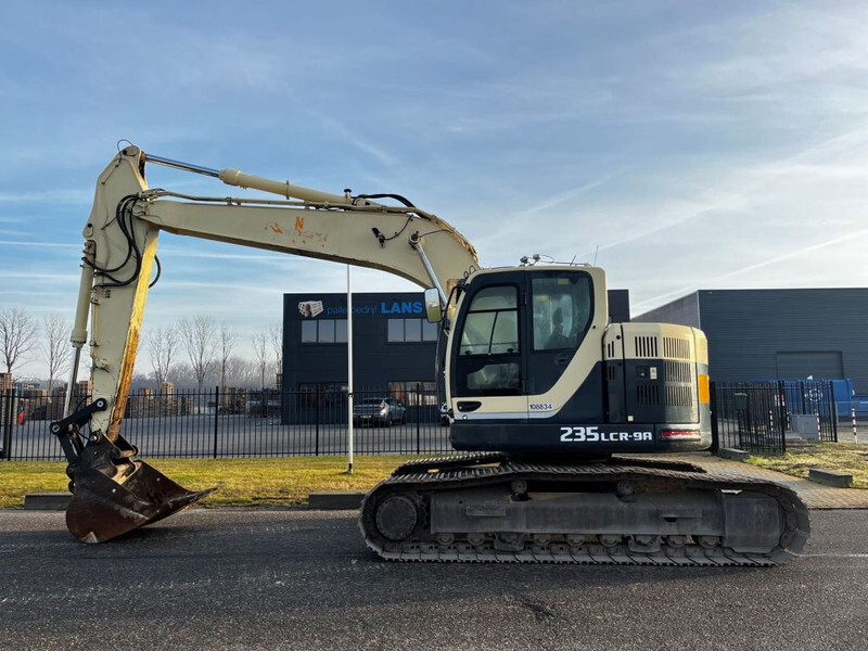 Hyundai Robex 235LCR-9A - Гусеничный экскаватор: фото 1 Hyundai Robex 235LCR-9A - Гусеничный экскаватор: фото 1