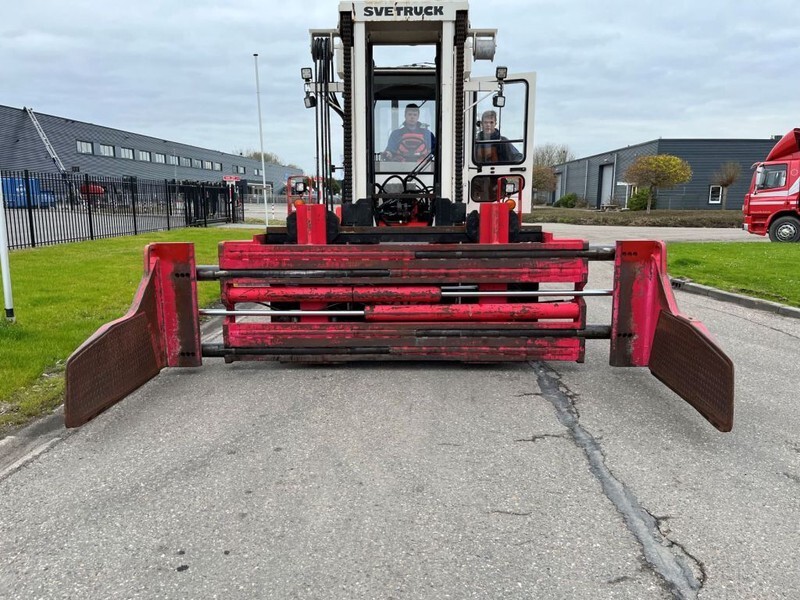 Bolzoni PULP BALE CLAMP P-1000-LS - Навесное оборудование: фото 1 Bolzoni PULP BALE CLAMP P-1000-LS - Навесное оборудование: фото 1