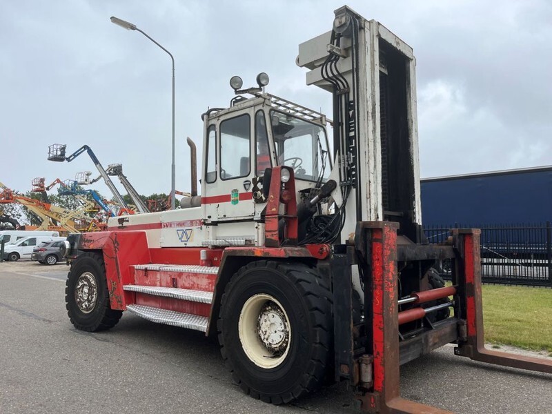 Svetruck 25 120 45 - Дизельный погрузчик: фото 3 Svetruck 25 120 45 - Дизельный погрузчик: фото 3