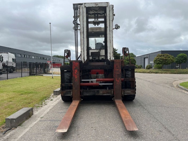 Svetruck 25 120 45 - Дизельный погрузчик: фото 4 Svetruck 25 120 45 - Дизельный погрузчик: фото 4