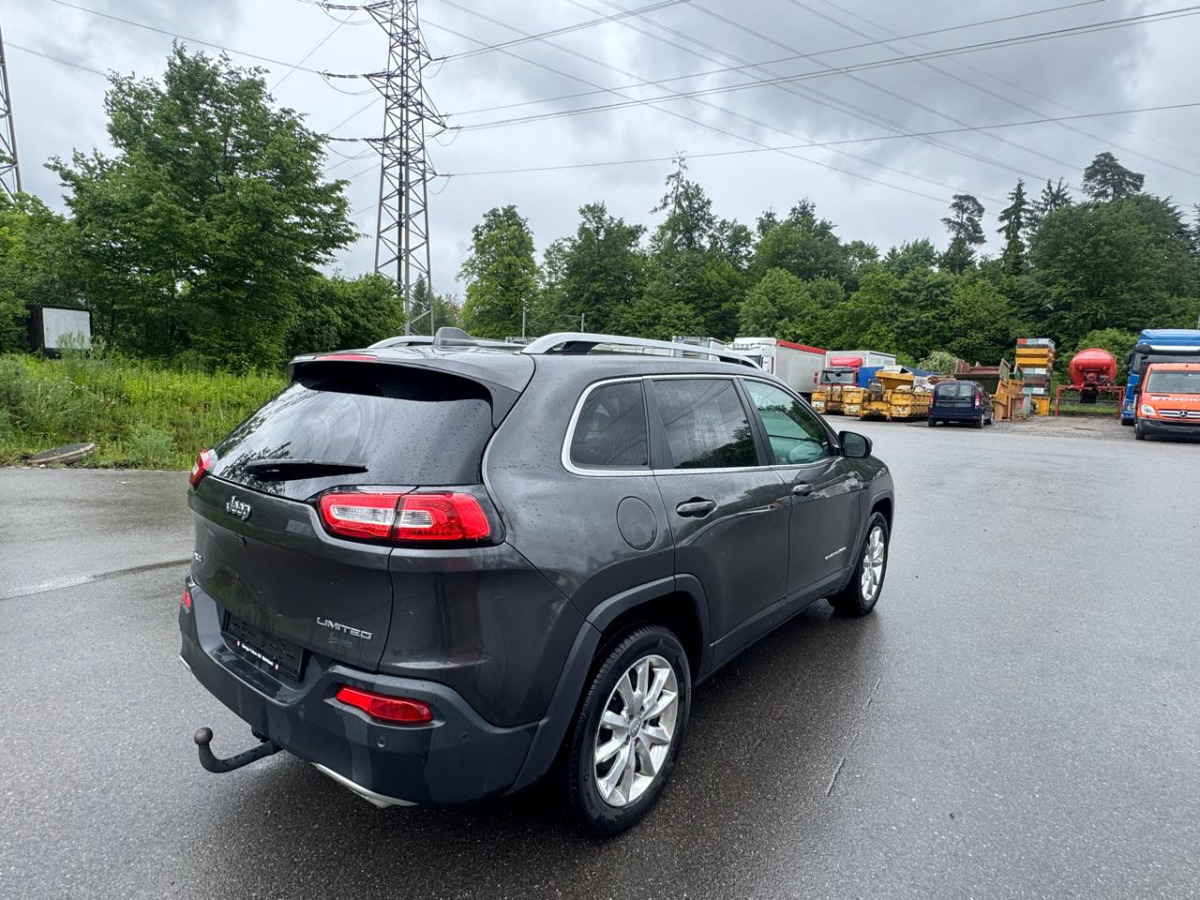 JEEP Cherokee 2.2 TD - Хэтчбек: фото 4 JEEP Cherokee 2.2 TD - Хэтчбек: фото 4