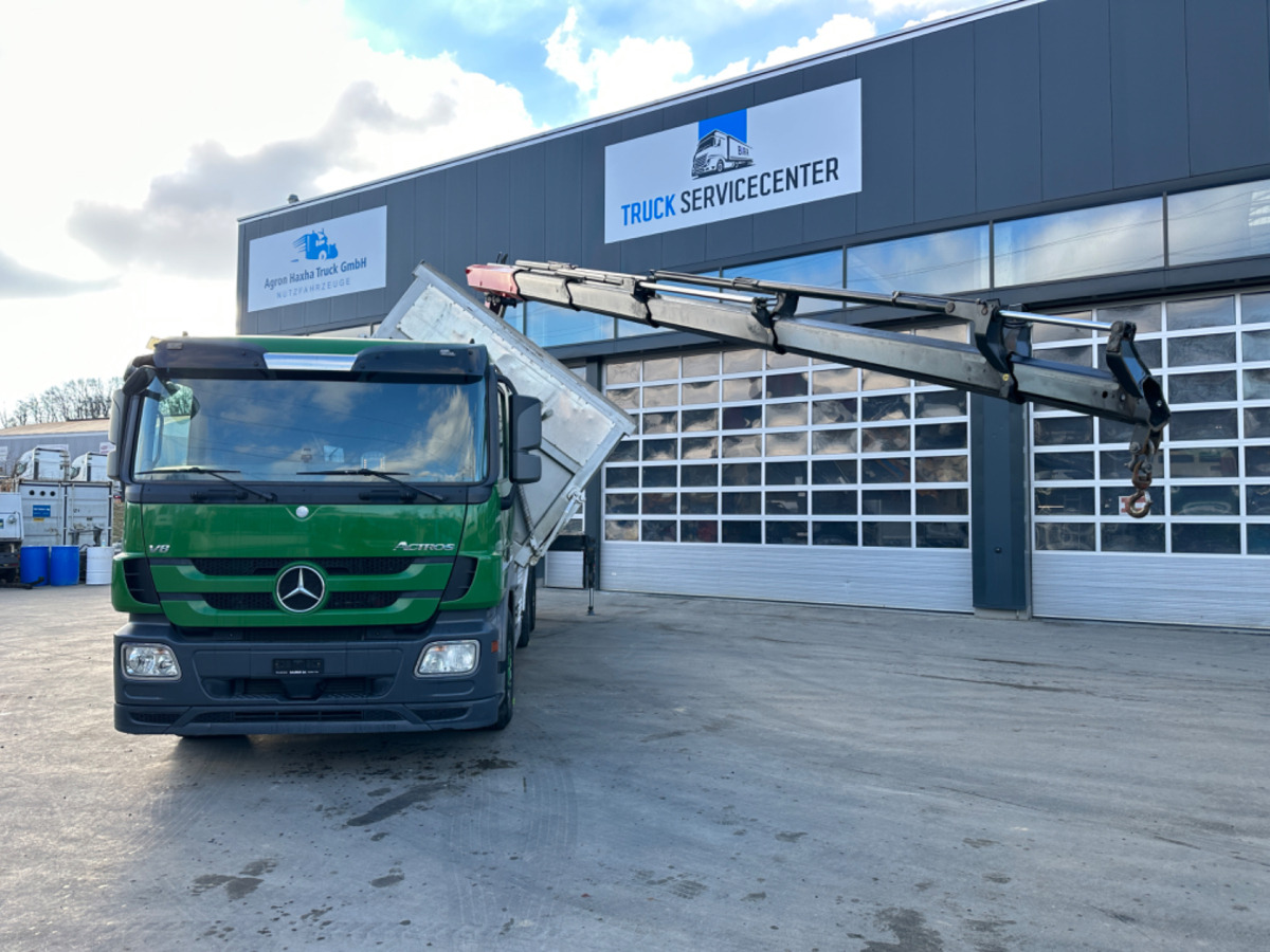 Самосвал, Автоманипулятор MERCEDES 2551 V8 6x2 Fassi 185-5 Bj.2020: фото 17