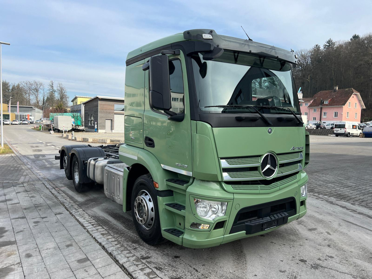 MERCEDES Actros 2543 6x2 - Грузовик-шасси: фото 4 MERCEDES Actros 2543 6x2 - Грузовик-шасси: фото 4
