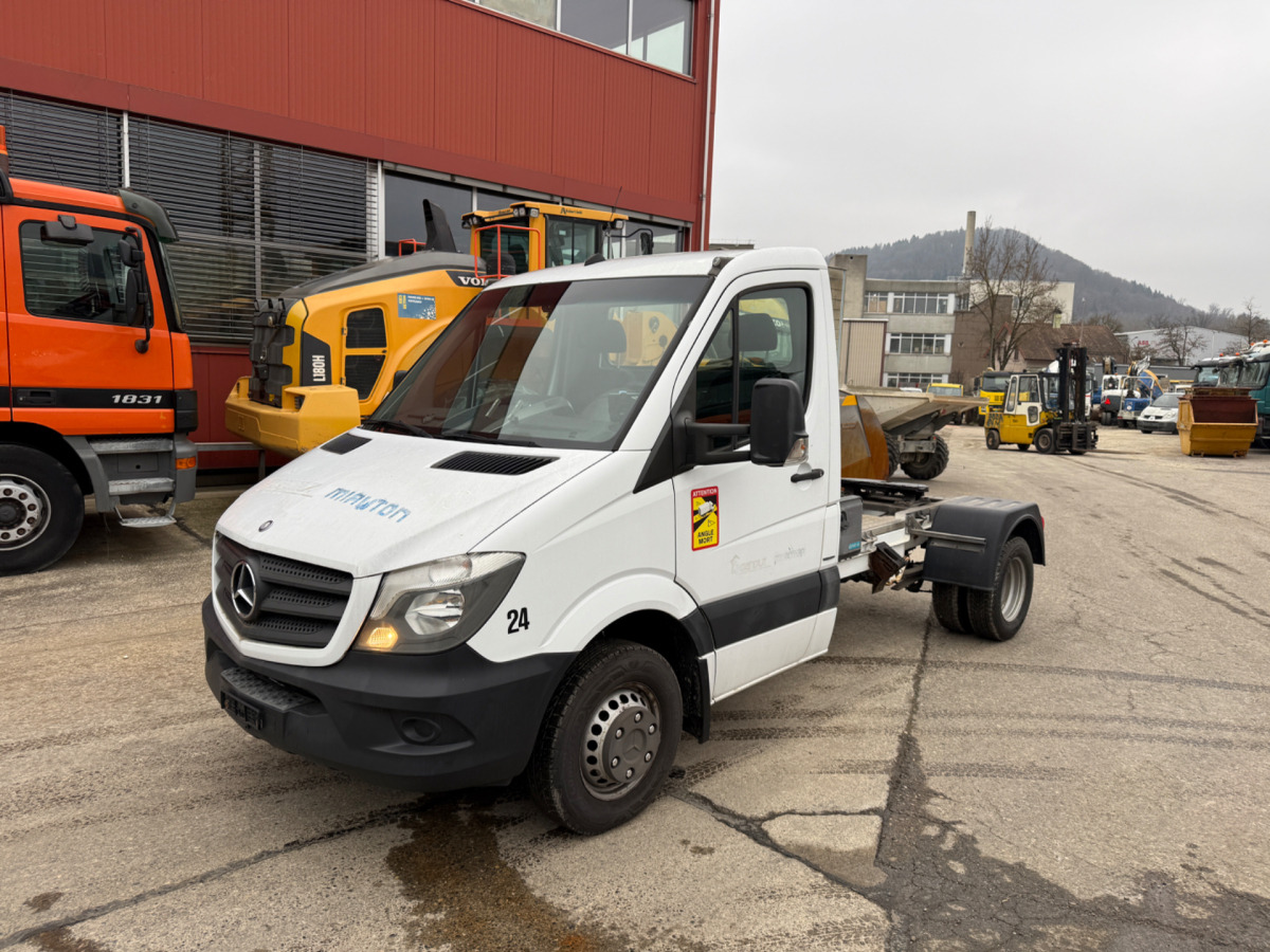 MERCEDES Sprinter 519CDI 4x2 - Малотоннажный седельный тягач: фото 1 MERCEDES Sprinter 519CDI 4x2 - Малотоннажный седельный тягач: фото 1