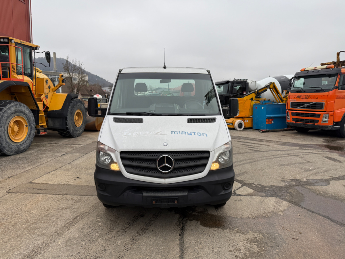 MERCEDES Sprinter 519CDI 4x2 - Малотоннажный седельный тягач: фото 2 MERCEDES Sprinter 519CDI 4x2 - Малотоннажный седельный тягач: фото 2