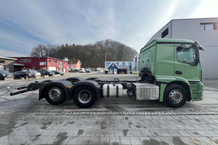 Mercedes-Benz Actros 2543 6x2 - Грузовик-шасси: фото 3 Mercedes-Benz Actros 2543 6x2 - Грузовик-шасси: фото 3