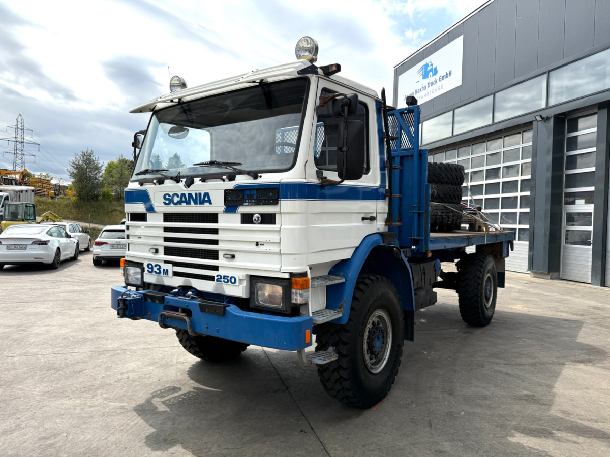 SCANIA 93M 250 4x4 - Грузовик бортовой/ Платформа: фото 1 SCANIA 93M 250 4x4 - Грузовик бортовой/ Платформа: фото 1