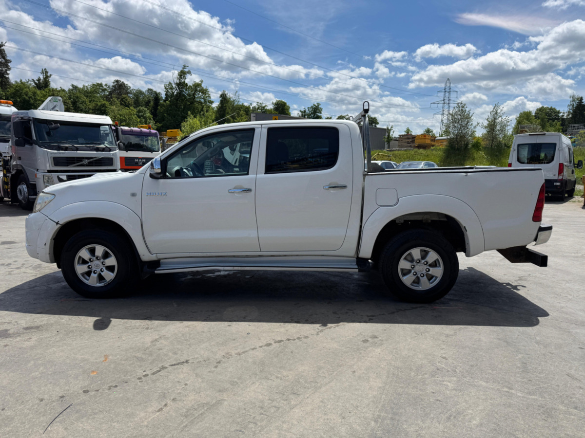 TOYOTA Hilux 3.0D 4WD лизинг TOYOTA Hilux 3.0D 4WD: фото 9