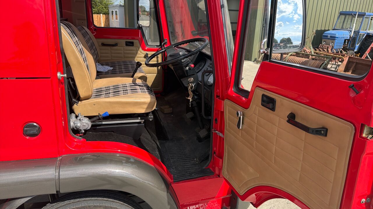 BEDFORD TL 860 - Грузовик с закрытым кузовом: фото 5 BEDFORD TL 860 - Грузовик с закрытым кузовом: фото 5