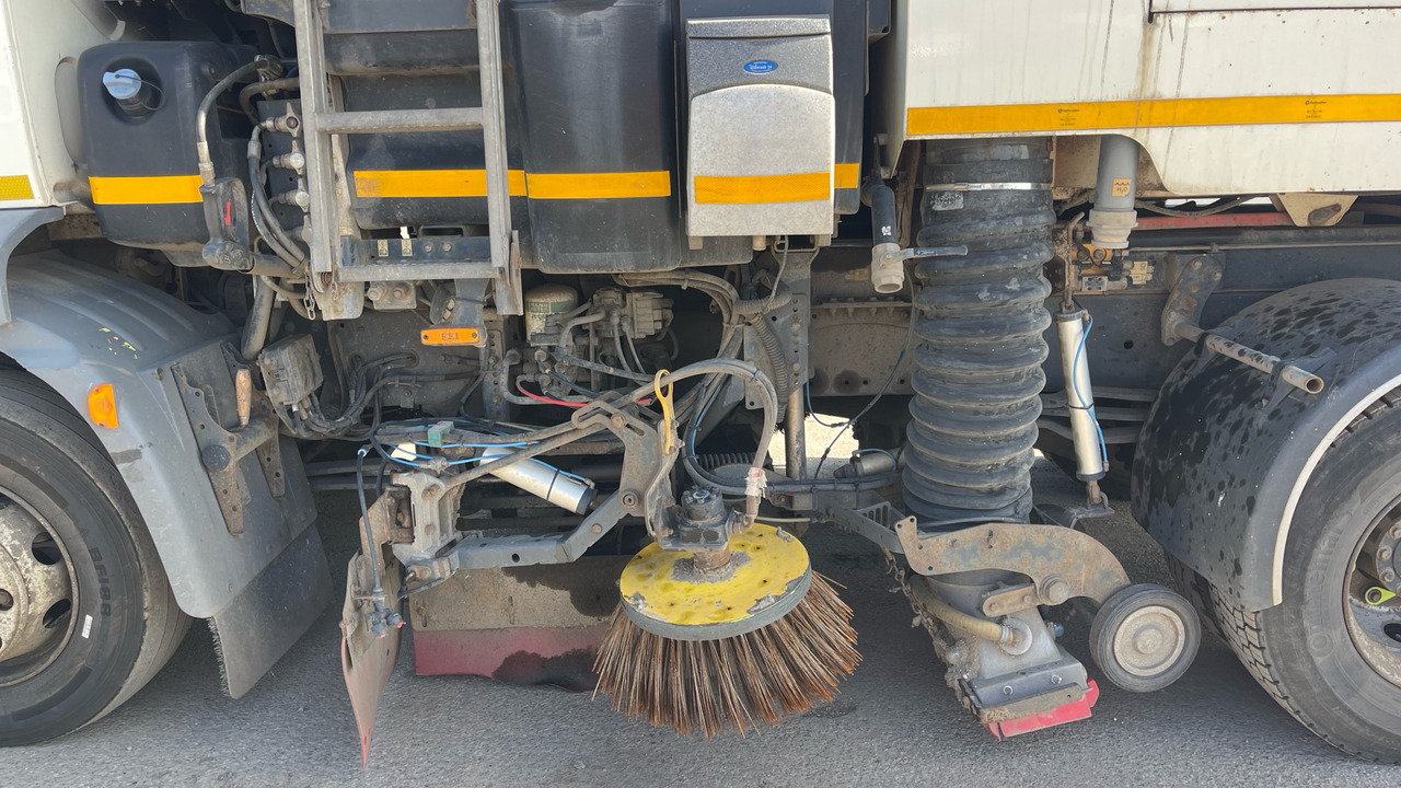 Подметально-уборочная машина DAF LF 220: фото 26