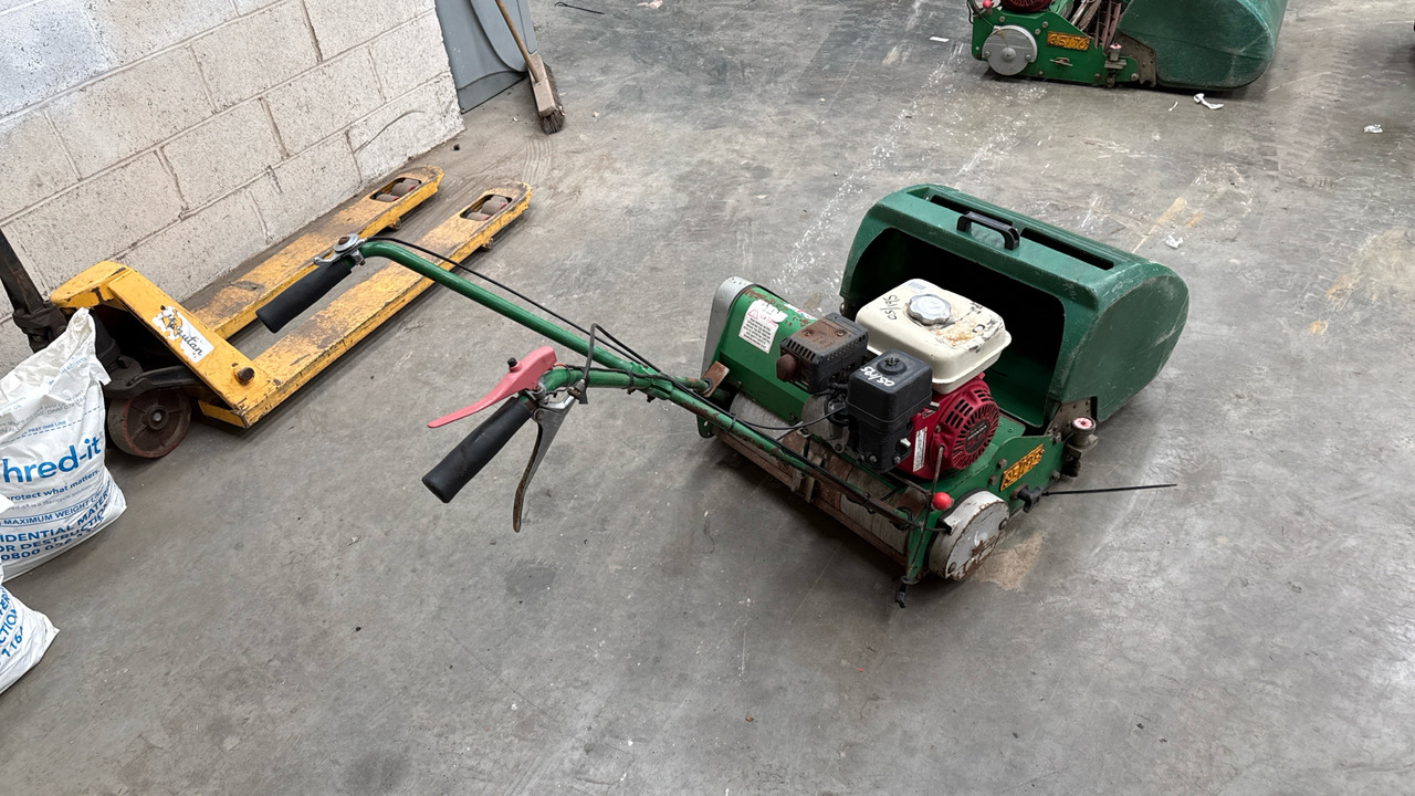 DENNIS FT 510 PEDESTRIAN CYLINDER MOWER WITH 9K UNIT AND GRASS BOX - Строительное оборудование: фото 4 DENNIS FT 510 PEDESTRIAN CYLINDER MOWER WITH 9K UNIT AND GRASS BOX - Строительное оборудование: фото 4