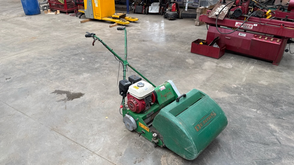 DENNIS FT20 PEDESTRIAN CYLINDER MOWER NO UNIT, GRASS BOX - Строительное оборудование: фото 1 DENNIS FT20 PEDESTRIAN CYLINDER MOWER NO UNIT, GRASS BOX - Строительное оборудование: фото 1