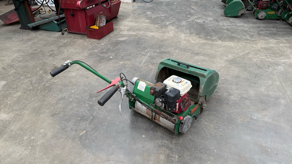 DENNIS FT510 PEDESTRIAN CYLINDER MOWER WITH 5K UNIT AND GRASS BOX - Строительное оборудование: фото 3 DENNIS FT510 PEDESTRIAN CYLINDER MOWER WITH 5K UNIT AND GRASS BOX - Строительное оборудование: фото 3