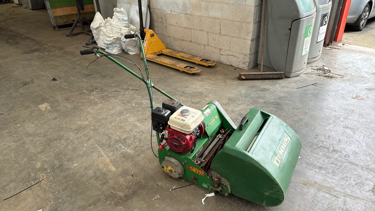 DENNIS FT510 PEDESTRIAN CYLINDER MOWER WITH 9K UNIT AND GRASS BOX - Строительное оборудование: фото 1 DENNIS FT510 PEDESTRIAN CYLINDER MOWER WITH 9K UNIT AND GRASS BOX - Строительное оборудование: фото 1