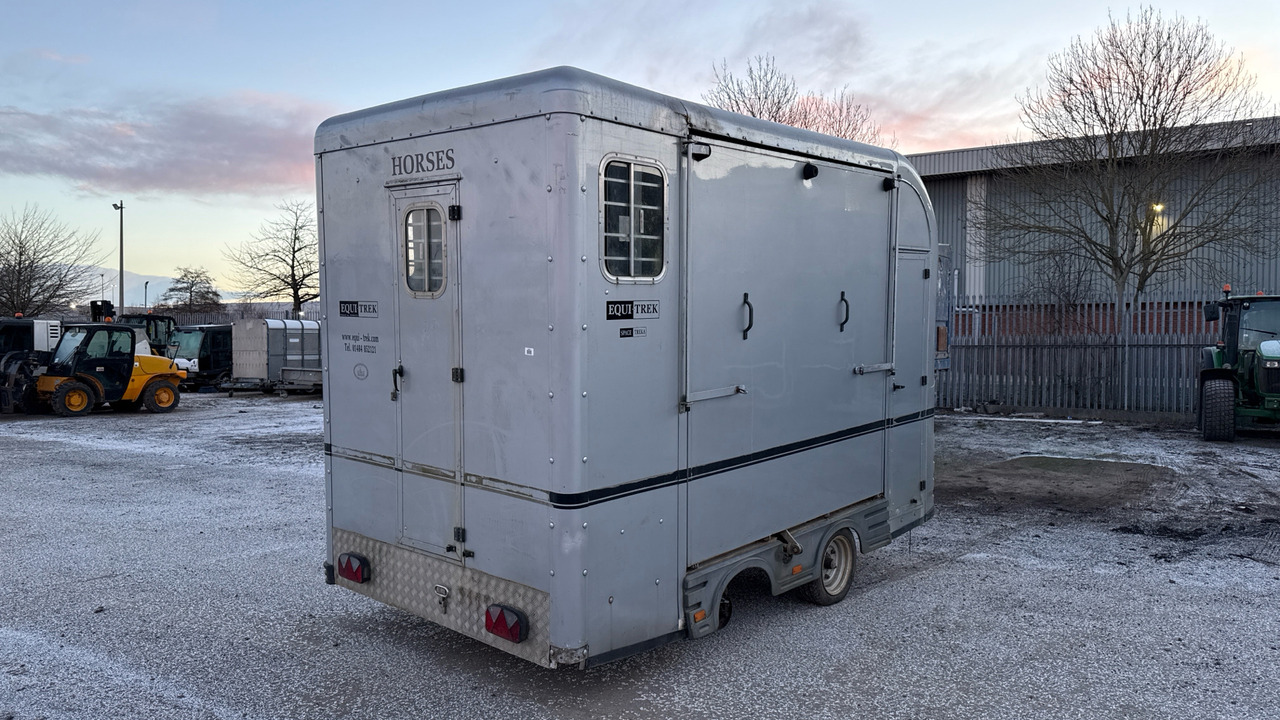 EQUI-TREK SPACE-TREKA L - Прицеп-коневоз: фото 4 EQUI-TREK SPACE-TREKA L - Прицеп-коневоз: фото 4