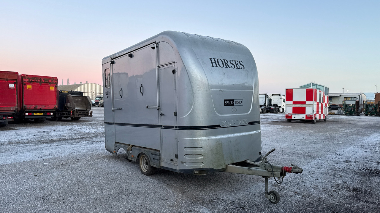 EQUI-TREK SPACE-TREKA L - Прицеп-коневоз: фото 1 EQUI-TREK SPACE-TREKA L - Прицеп-коневоз: фото 1