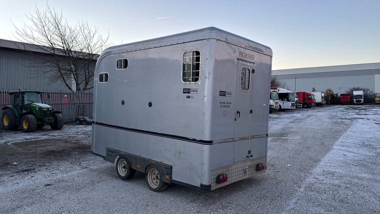 EQUI-TREK SPACE-TREKA L - Прицеп-коневоз: фото 3 EQUI-TREK SPACE-TREKA L - Прицеп-коневоз: фото 3