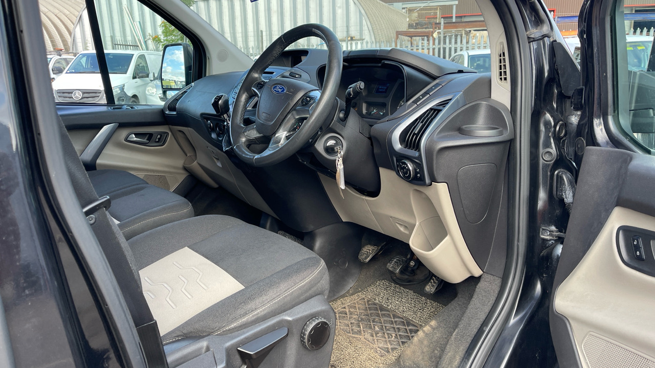 FORD TOURNEO CUSTOM 300 2.2 TDCi 125PS - Микроавтобус, Пассажирский фургон: фото 5 FORD TOURNEO CUSTOM 300 2.2 TDCi 125PS - Микроавтобус, Пассажирский фургон: фото 5
