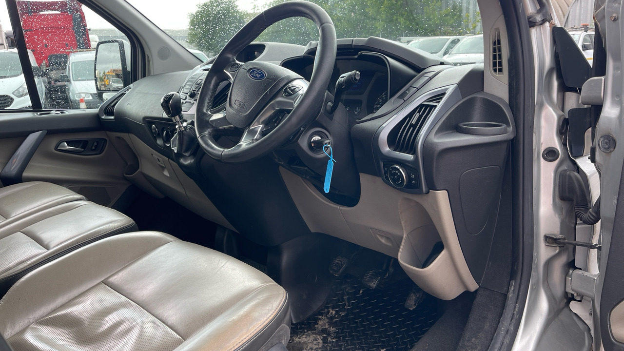 FORD TOURNEO CUSTOM 300 2.2 TDCi 125PS - Микроавтобус, Пассажирский фургон: фото 5 FORD TOURNEO CUSTOM 300 2.2 TDCi 125PS - Микроавтобус, Пассажирский фургон: фото 5