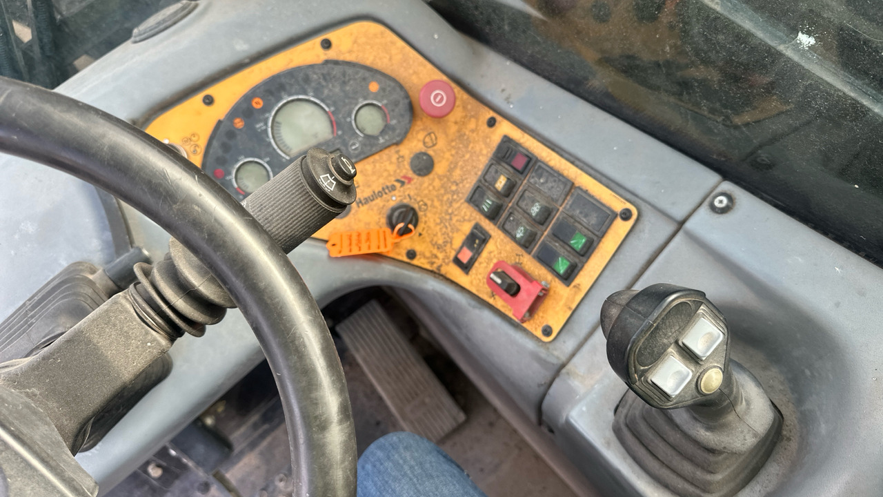 Телескопический погрузчик HAULOTTE HTL 4014: фото 7 Телескопический погрузчик HAULOTTE HTL 4014: фото 7