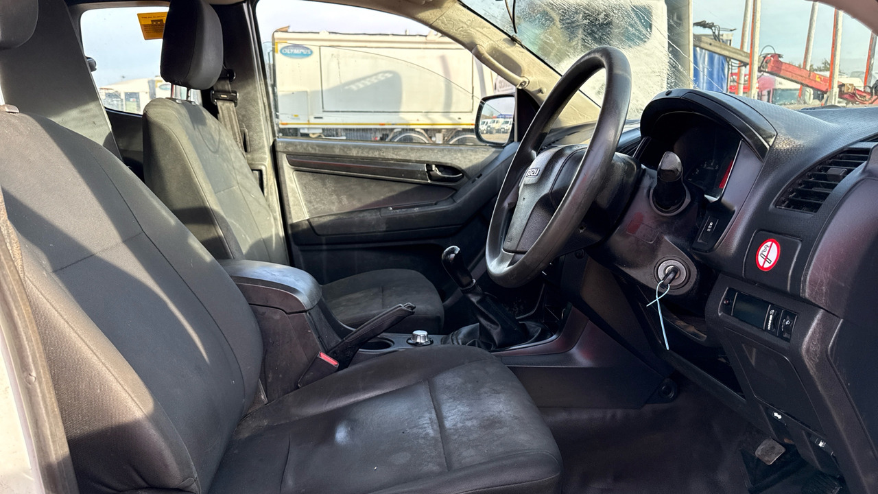 Isuzu D-Max 2.5TD - Пикап, Грузопассажирский фургон: фото 5 Isuzu D-Max 2.5TD - Пикап, Грузопассажирский фургон: фото 5