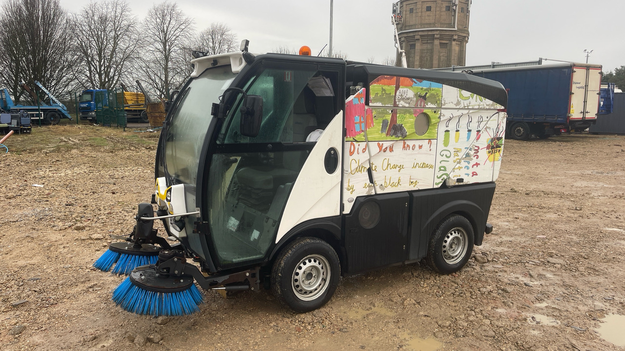 JOHNSTON SWEEPER - Подметально-уборочная машина: фото 2 JOHNSTON SWEEPER - Подметально-уборочная машина: фото 2