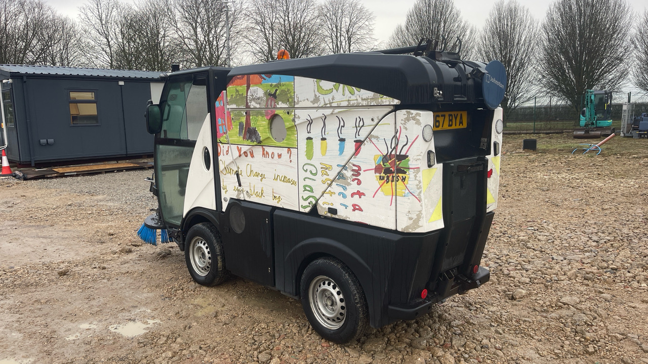 JOHNSTON SWEEPER - Подметально-уборочная машина: фото 3 JOHNSTON SWEEPER - Подметально-уборочная машина: фото 3