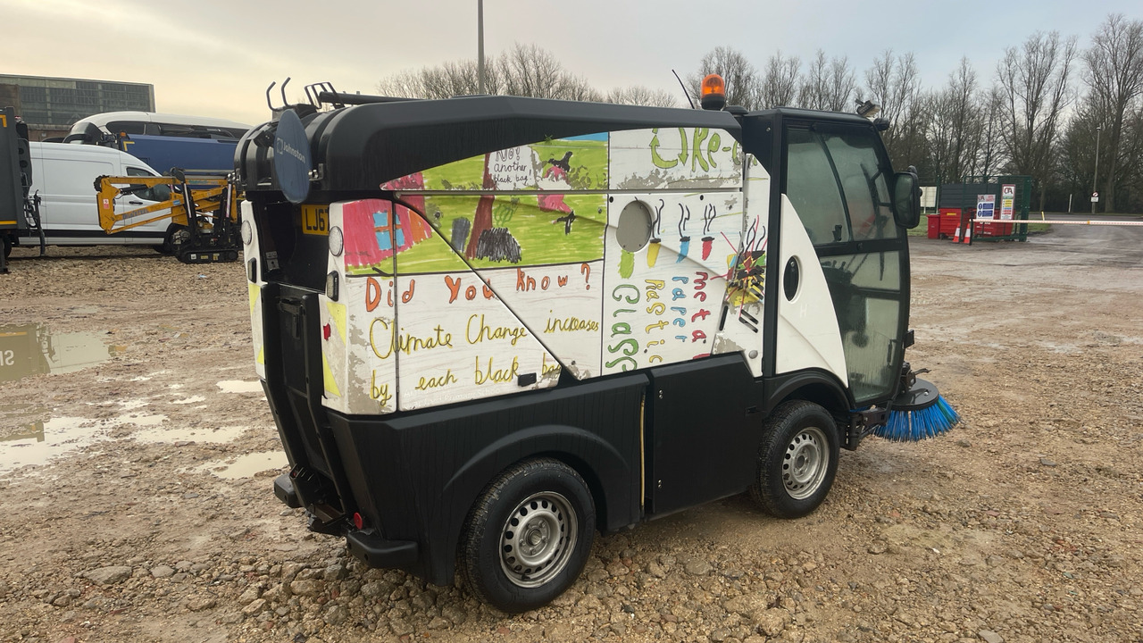 JOHNSTON SWEEPER - Подметально-уборочная машина: фото 4 JOHNSTON SWEEPER - Подметально-уборочная машина: фото 4