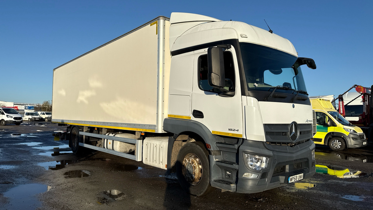 MERCEDES-BENZ ACTROS 1824 - Грузовик с закрытым кузовом: фото 1 MERCEDES-BENZ ACTROS 1824 - Грузовик с закрытым кузовом: фото 1