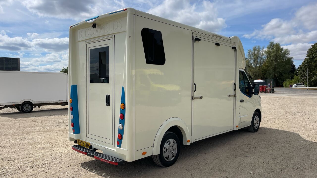 Renault Master Bloomfields Raceline 2.3DCI 145PS - Коневоз: фото 4 Renault Master Bloomfields Raceline 2.3DCI 145PS - Коневоз: фото 4