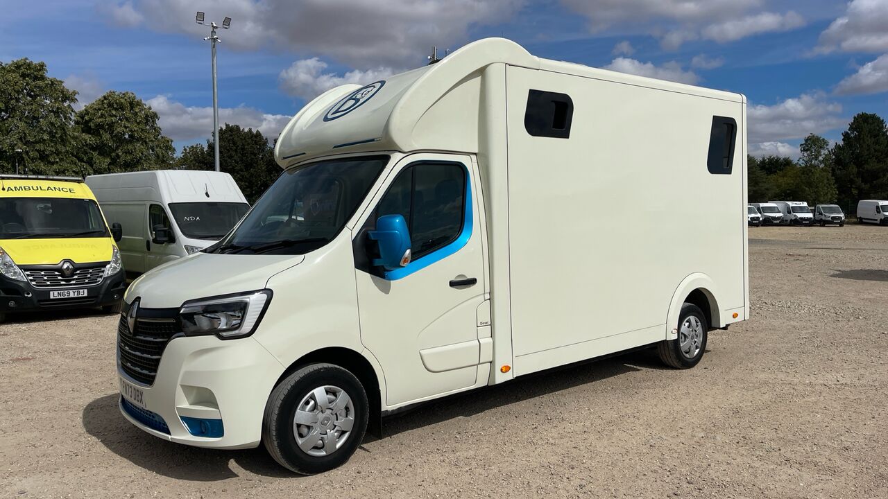 Renault Master Bloomfields Raceline 2.3DCI 145PS - Коневоз: фото 2 Renault Master Bloomfields Raceline 2.3DCI 145PS - Коневоз: фото 2