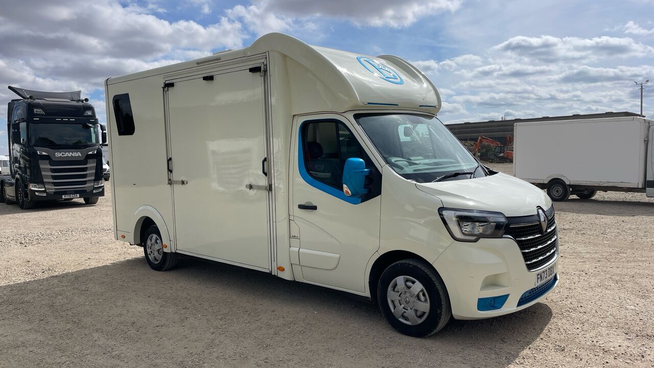 Renault Master Bloomfields Raceline 2.3DCI 145PS - Коневоз: фото 1 Renault Master Bloomfields Raceline 2.3DCI 145PS - Коневоз: фото 1