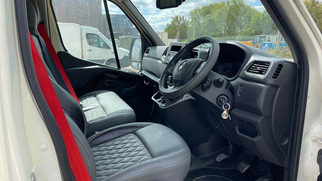 Renault Master Bloomfields Raceline 2.3DCI 145PS - Коневоз: фото 5 Renault Master Bloomfields Raceline 2.3DCI 145PS - Коневоз: фото 5